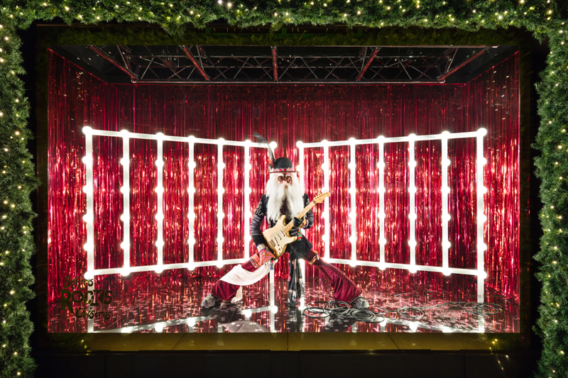 SELFRIDGESİN RENKLİ VİTRİNLERİ