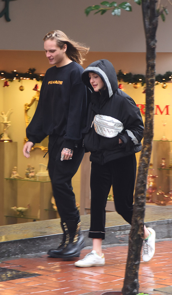 AYLİN KOÇ VE DİLAN GEREDE ERKAYA NİŞANTAŞINDA