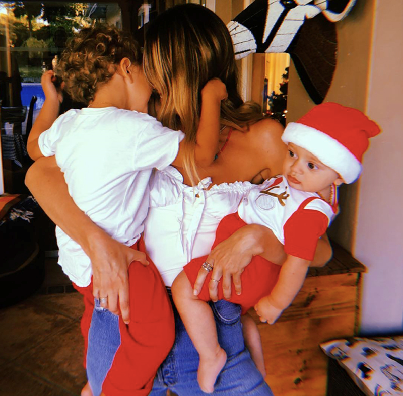 ÜNLÜLERDEN NOEL KUTLAMALARI