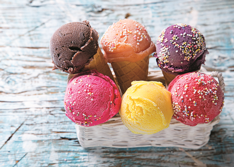 ECE ZAİMİN LÜKSLERİ