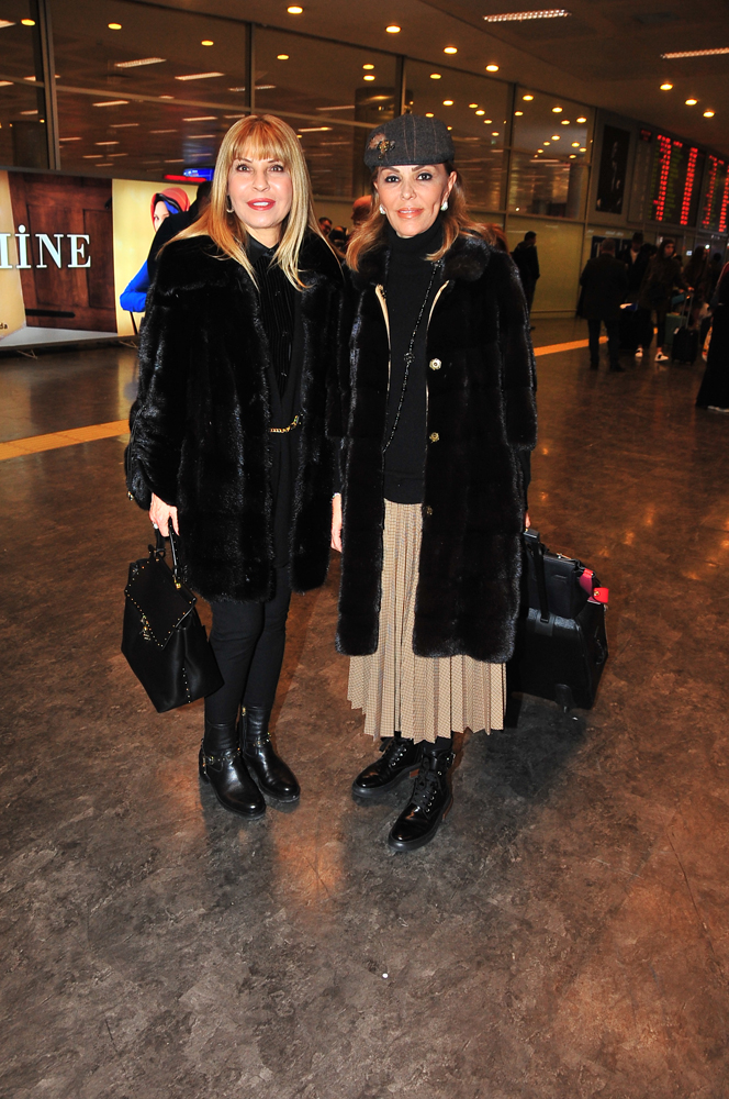 ÜNLÜ İSİMLER YENİ YILI YURT DIŞINDA KARŞILADI