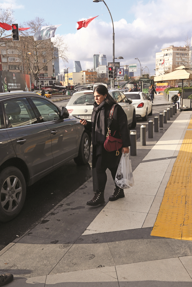 İSTANBUL CADDELERİ