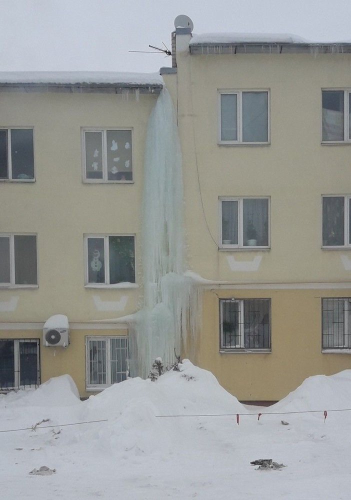 SARATOV BUZLAR ALTINDA