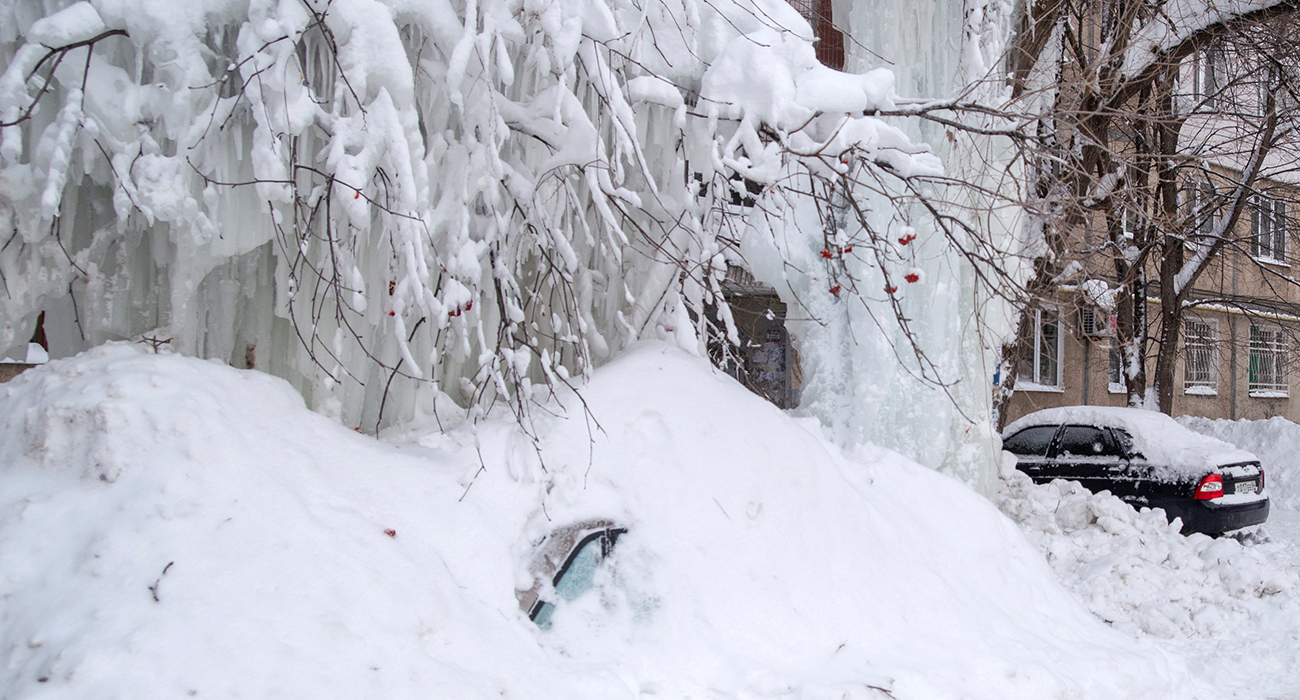 SARATOV BUZLAR ALTINDA