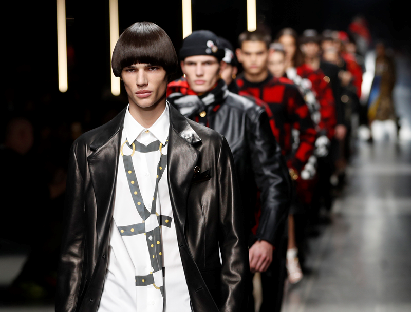 VERSACE MİLANO ERKEK MODA HAFTASINDA