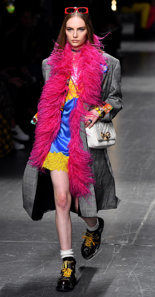 VERSACE MİLANO ERKEK MODA HAFTASINDA