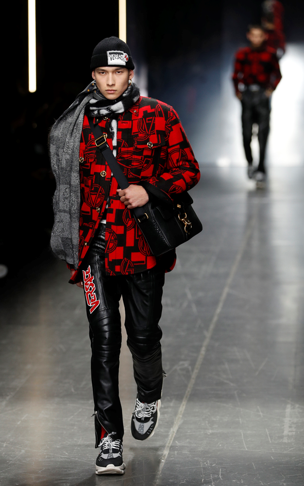 VERSACE MİLANO ERKEK MODA HAFTASINDA