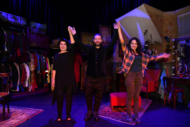 'MANİK ATAK' OYUNUNA RENKLİ GALA