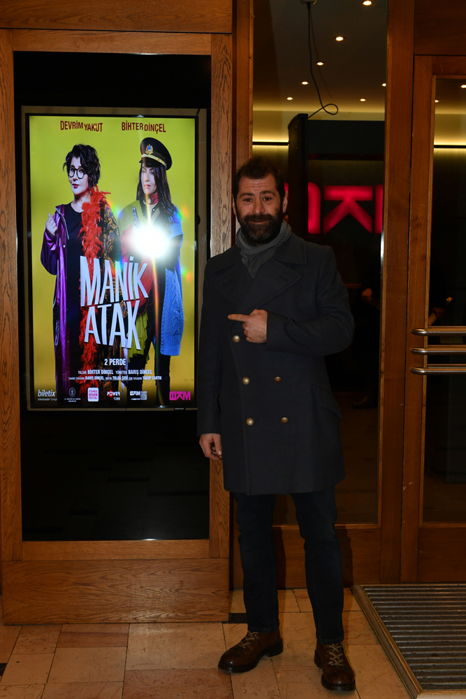 'MANİK ATAK' OYUNUNA RENKLİ GALA