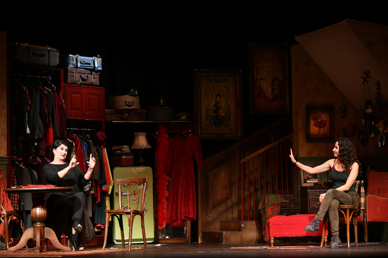 'MANİK ATAK' OYUNUNA RENKLİ GALA