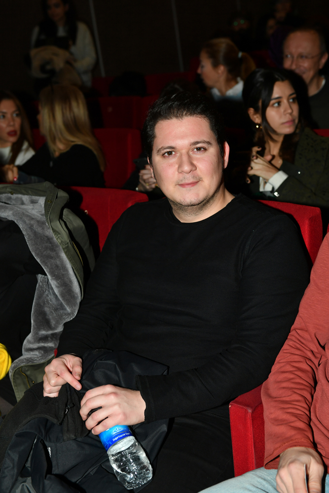 'MANİK ATAK' OYUNUNA RENKLİ GALA