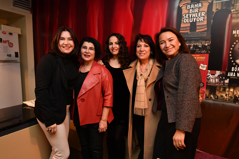 'MANİK ATAK' OYUNUNA RENKLİ GALA