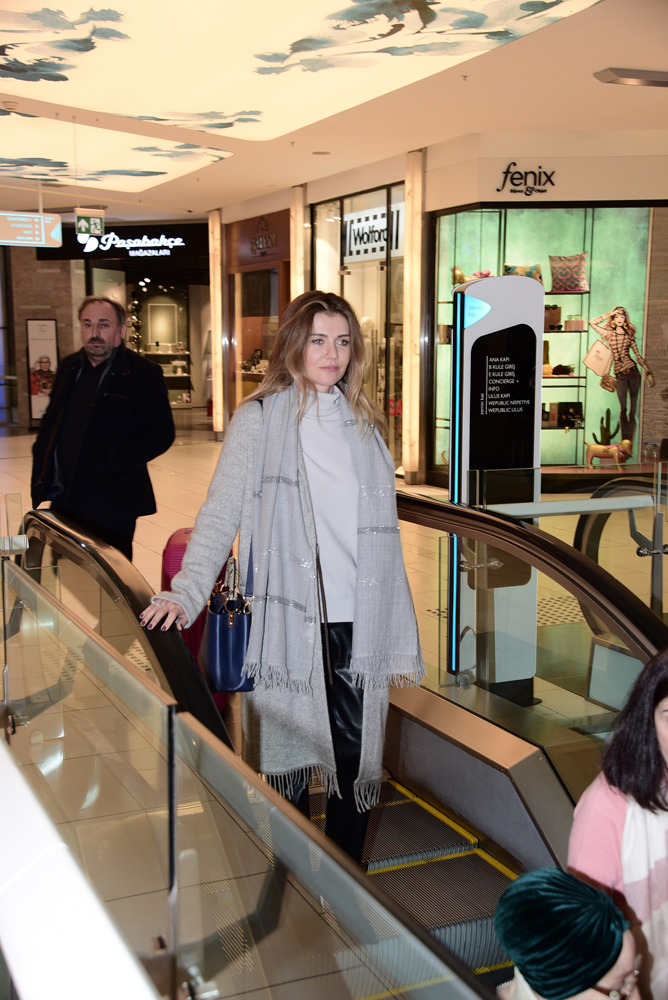 İSTANBULDA KİM, NEREDE?