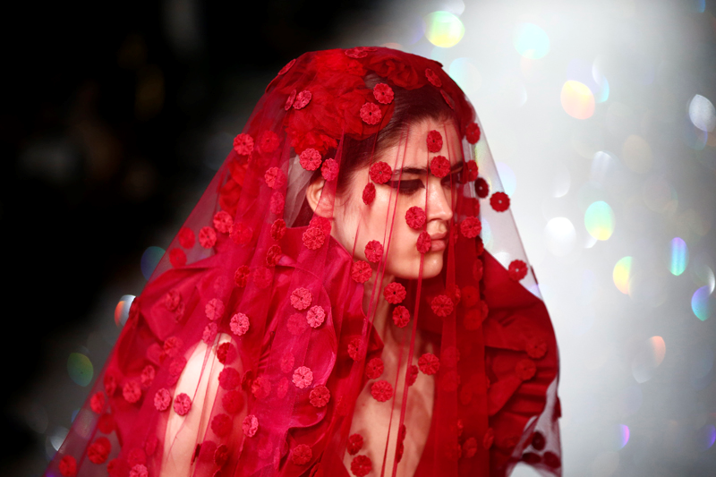 GIAMBATTISTA VALLI 2019 İLKBAHAR/YAZ HAUTE COUTURE DEFİLESİ