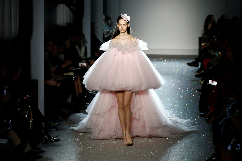 GIAMBATTISTA VALLI 2019 İLKBAHAR/YAZ HAUTE COUTURE DEFİLESİ