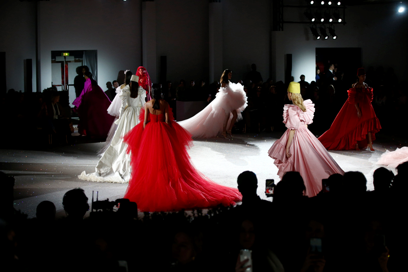 GIAMBATTISTA VALLI 2019 İLKBAHAR/YAZ HAUTE COUTURE DEFİLESİ