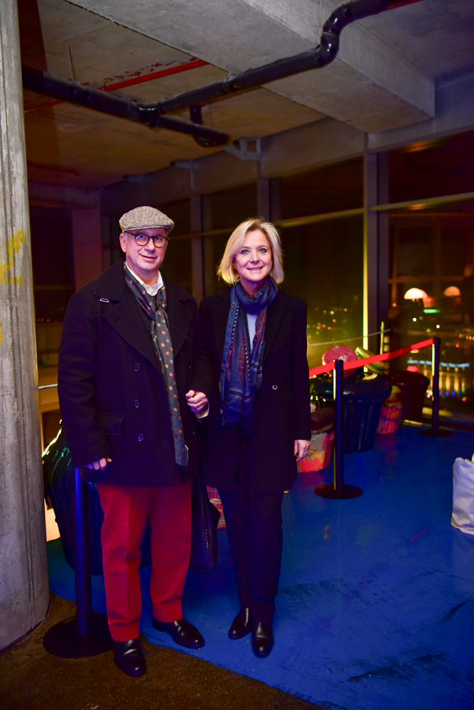 ŞEHRİN IŞIKLARINA KARIŞAN SERGİ: NEVERLAND