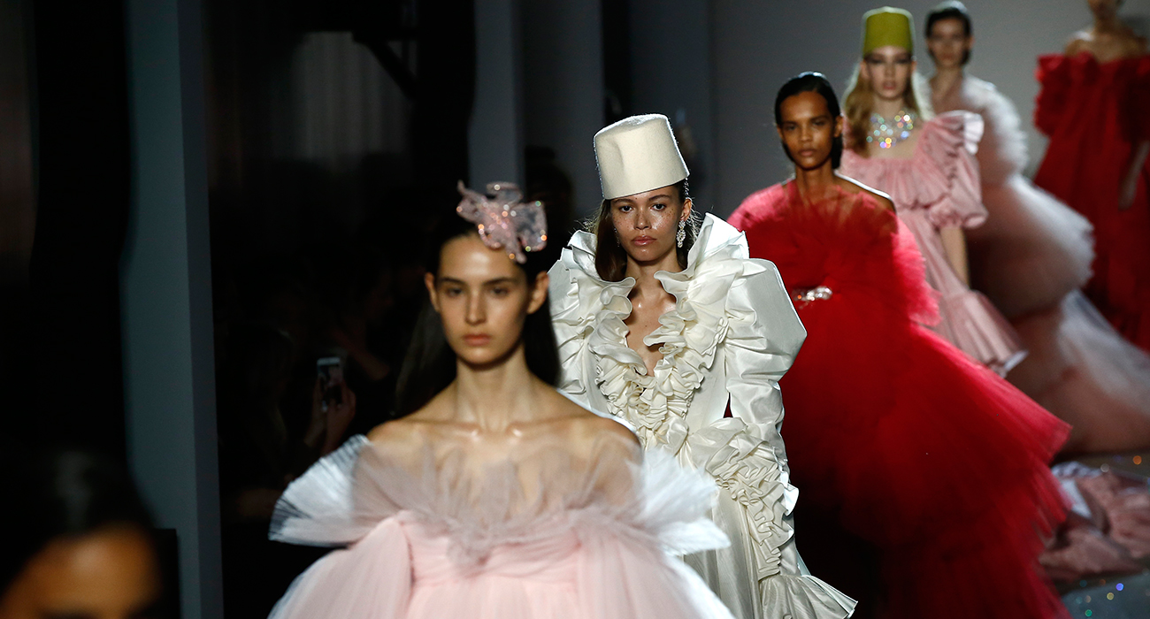 GIAMBATTISTA VALLI 2019 İLKBAHAR/YAZ HAUTE COUTURE DEFİLESİ