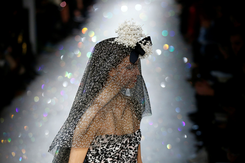 GIAMBATTISTA VALLI 2019 İLKBAHAR/YAZ HAUTE COUTURE DEFİLESİ