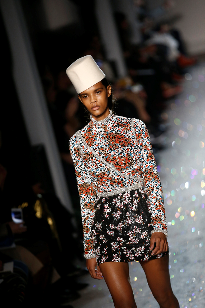 GIAMBATTISTA VALLI 2019 İLKBAHAR/YAZ HAUTE COUTURE DEFİLESİ