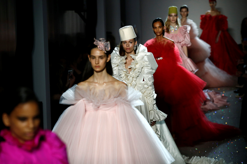 GIAMBATTISTA VALLI 2019 İLKBAHAR/YAZ HAUTE COUTURE DEFİLESİ