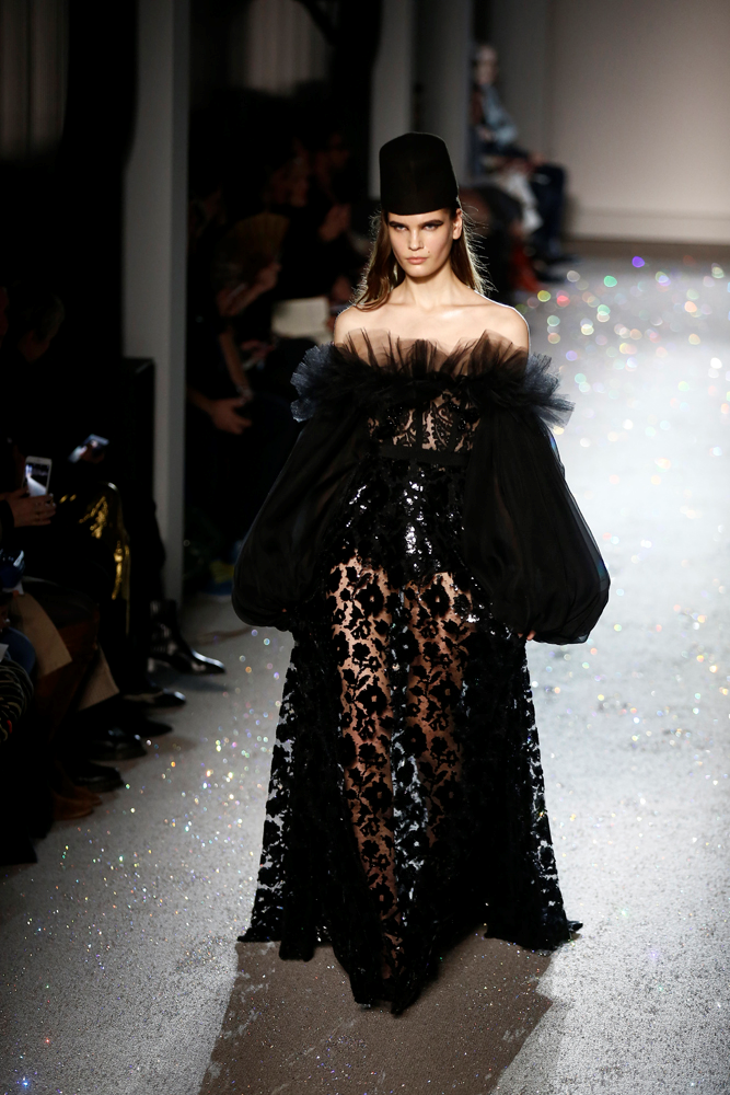 GIAMBATTISTA VALLI 2019 İLKBAHAR/YAZ HAUTE COUTURE DEFİLESİ