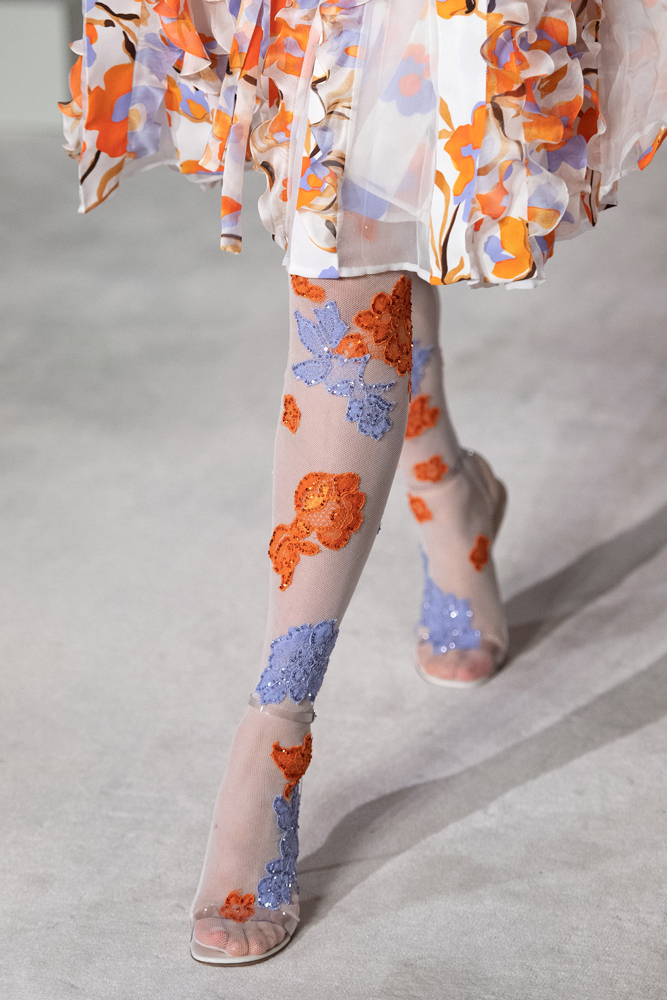 VALENTINO PARIS HAUTE COUTURE MODA HAFTASI'NA DAMGA VURDU