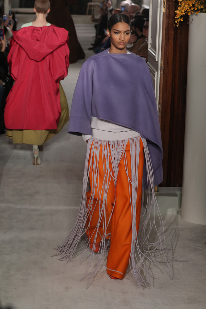 VALENTINO PARIS HAUTE COUTURE MODA HAFTASI'NA DAMGA VURDU