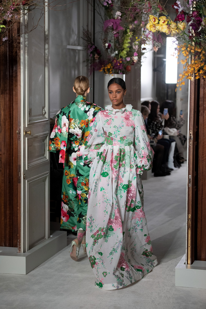 VALENTINO PARIS HAUTE COUTURE MODA HAFTASI'NA DAMGA VURDU