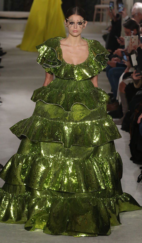 VALENTINO PARIS HAUTE COUTURE MODA HAFTASI'NA DAMGA VURDU