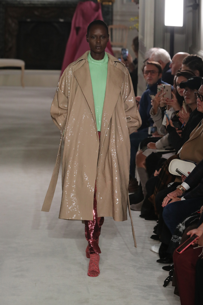 VALENTINO PARIS HAUTE COUTURE MODA HAFTASI'NA DAMGA VURDU