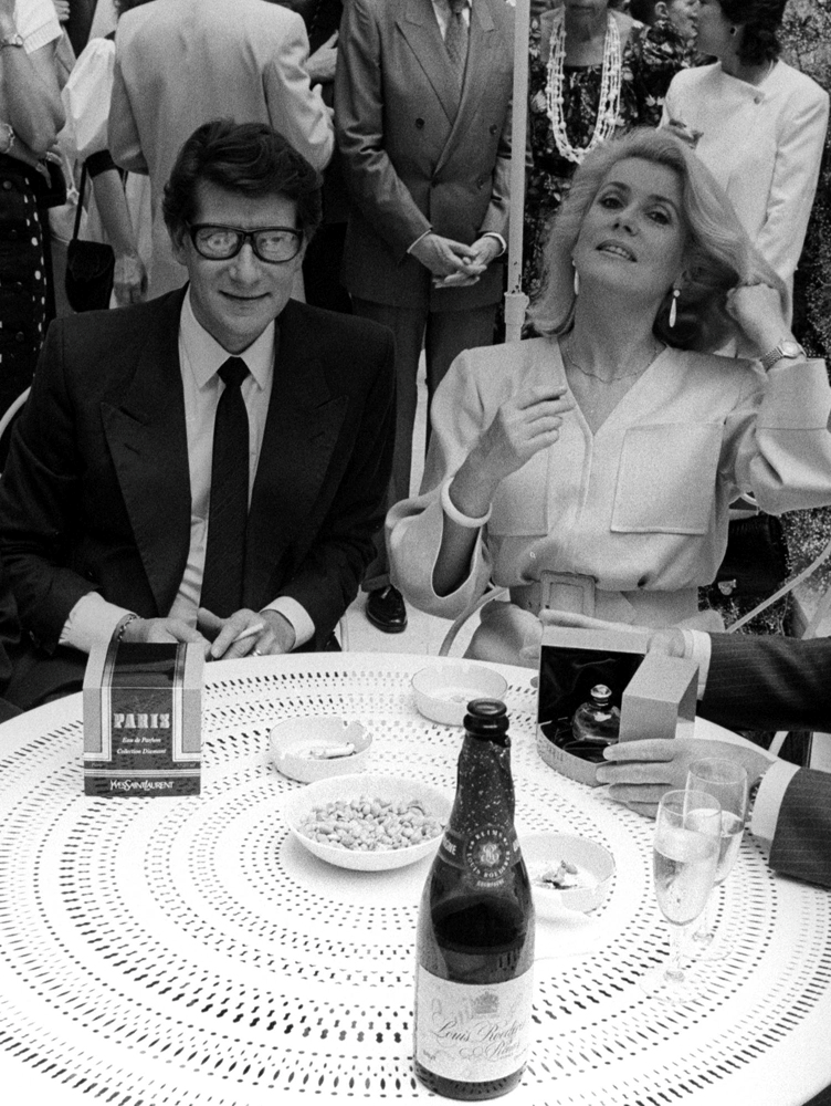 CATHERINE DENEUVENÜN GARDIROBU SATIŞA ÇIKIYOR