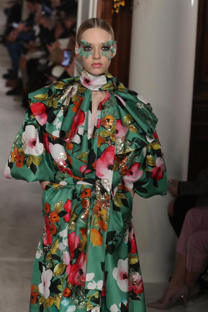 VALENTINO PARIS HAUTE COUTURE MODA HAFTASI'NA DAMGA VURDU