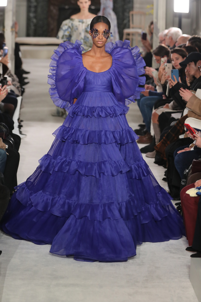 VALENTINO PARIS HAUTE COUTURE MODA HAFTASI'NA DAMGA VURDU