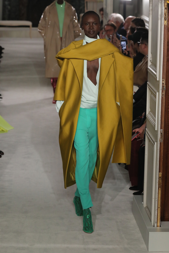 VALENTINO PARIS HAUTE COUTURE MODA HAFTASI'NA DAMGA VURDU