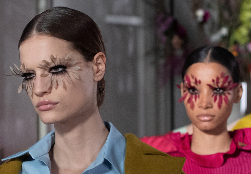 VALENTINO PARIS HAUTE COUTURE MODA HAFTASI'NA DAMGA VURDU