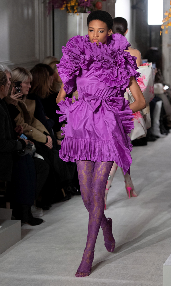 VALENTINO PARIS HAUTE COUTURE MODA HAFTASI'NA DAMGA VURDU