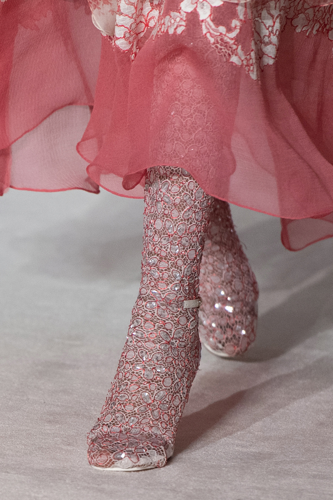 VALENTINO PARIS HAUTE COUTURE MODA HAFTASI'NA DAMGA VURDU