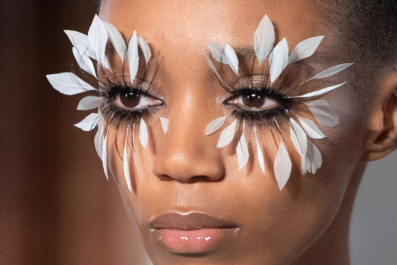 VALENTINO PARIS HAUTE COUTURE MODA HAFTASI'NA DAMGA VURDU