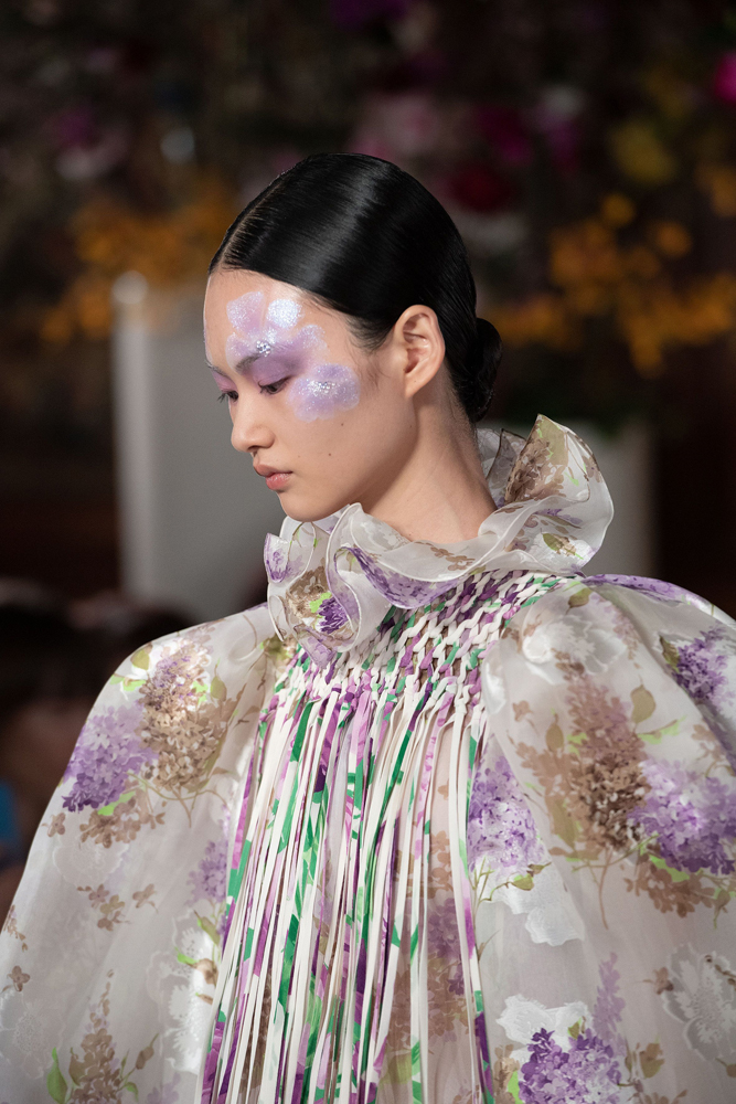 VALENTINO PARIS HAUTE COUTURE MODA HAFTASI'NA DAMGA VURDU