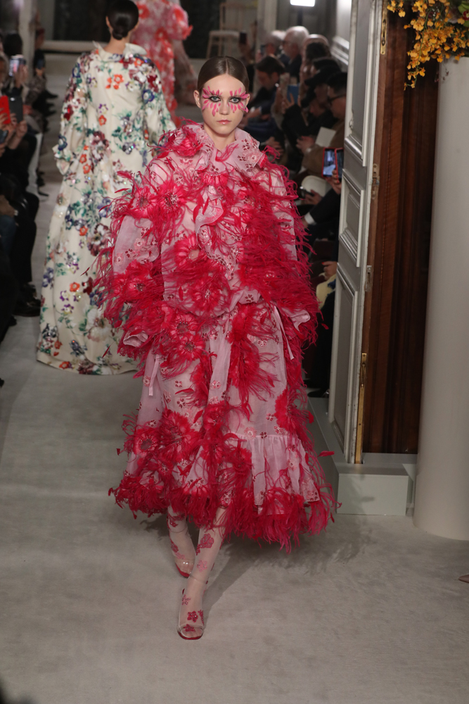 VALENTINO PARIS HAUTE COUTURE MODA HAFTASI'NA DAMGA VURDU