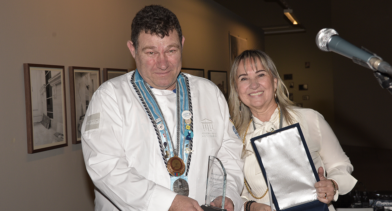 ELGİZ MÜZESİ'NDE YUNAN GELENEKLERİ