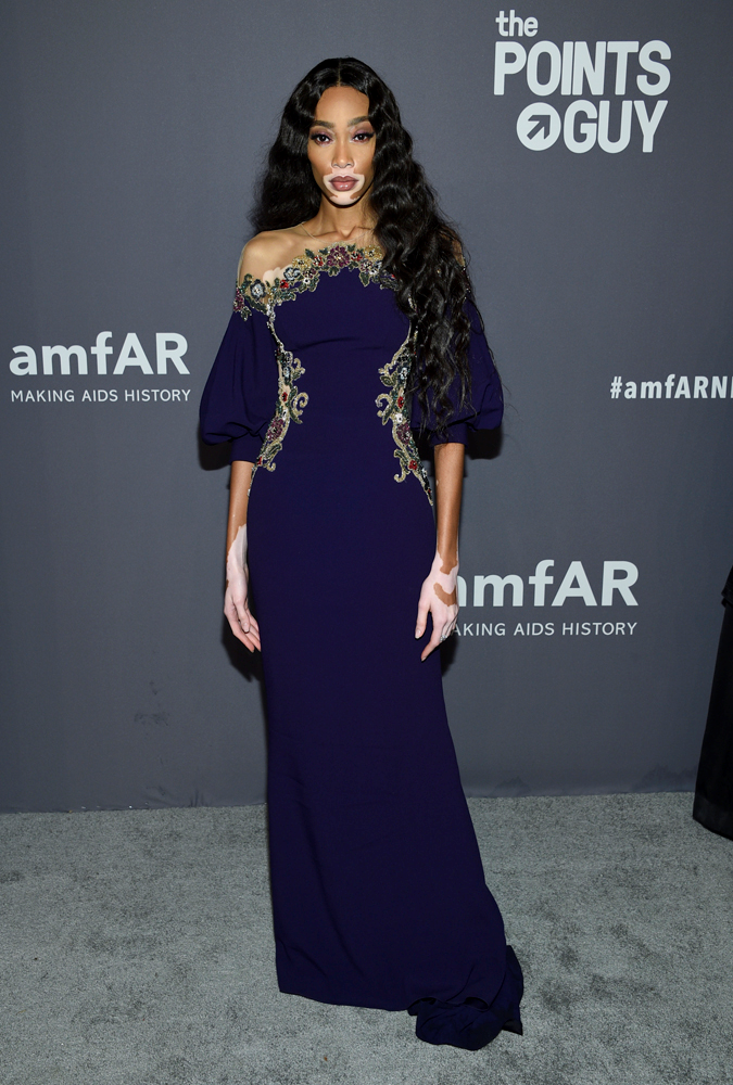 AMFAR GALA’DA MODELLER GEÇİDİ