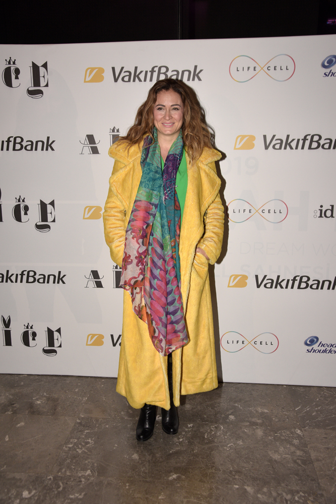 ALICE MÜZİKALİ İZLEYİCİ İLE BULUŞTU