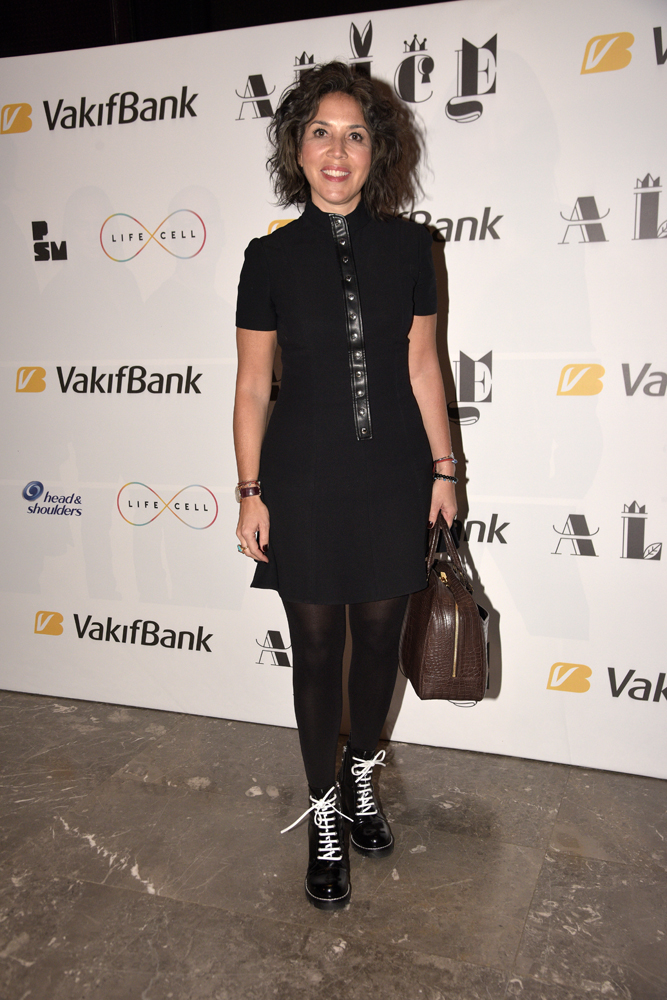 ALICE MÜZİKALİ İZLEYİCİ İLE BULUŞTU