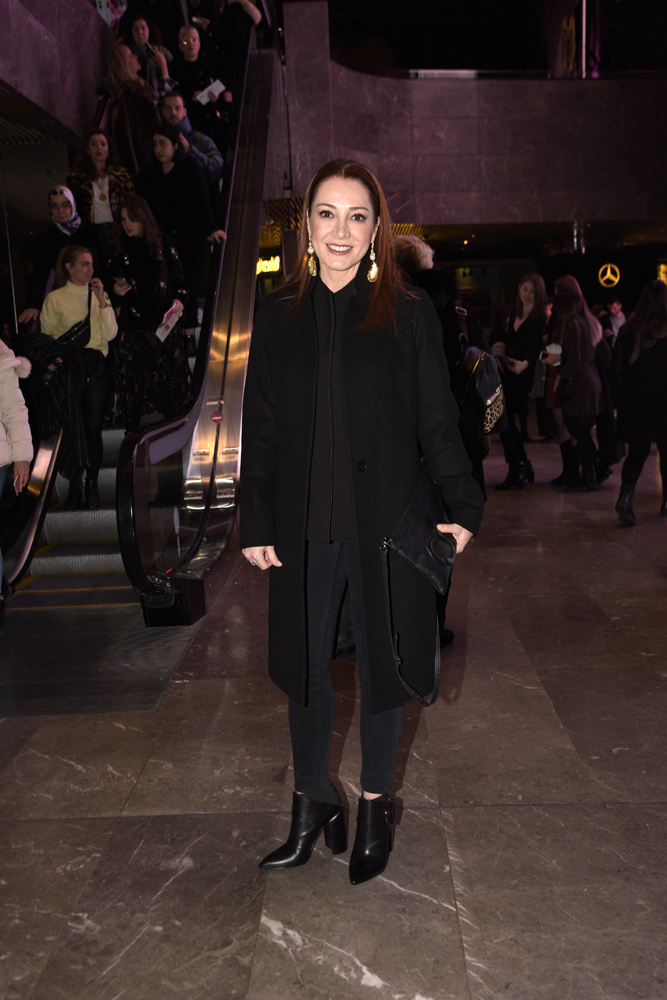 ALICE MÜZİKALİ İZLEYİCİ İLE BULUŞTU