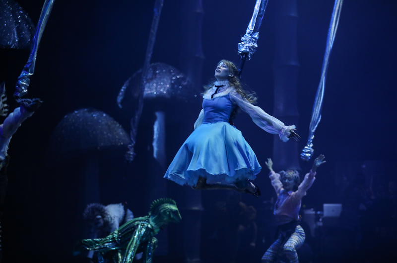 ALICE MÜZİKALİ İZLEYİCİ İLE BULUŞTU