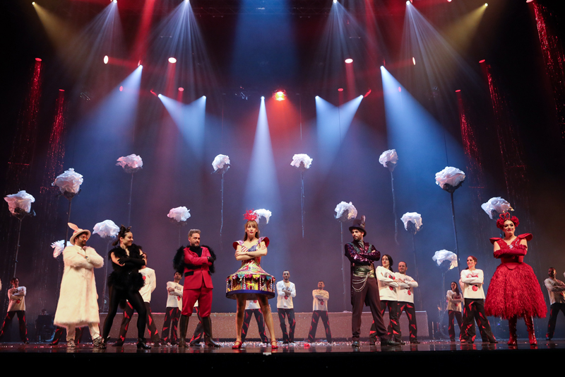 ALICE MÜZİKALİ İZLEYİCİ İLE BULUŞTU