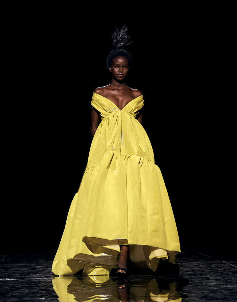 CHRISTY TURLINGTON BURNS 20 YIL SONRA PODYUMA ÇIKTI