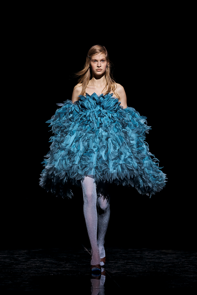 CHRISTY TURLINGTON BURNS 20 YIL SONRA PODYUMA ÇIKTI